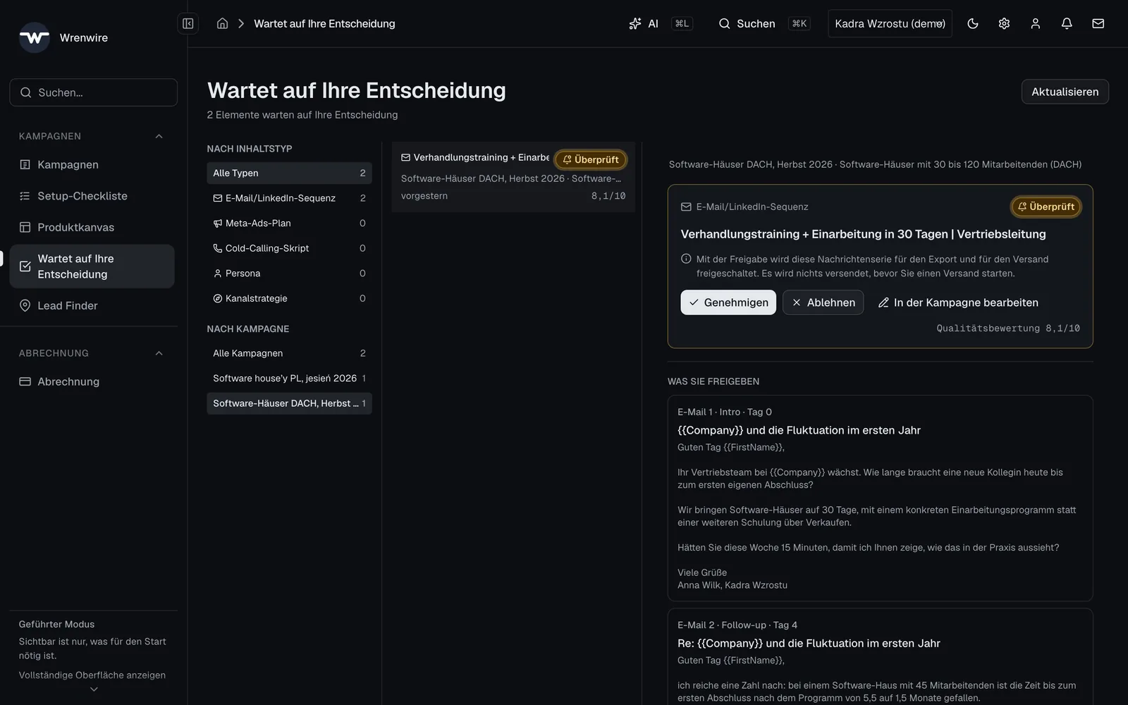 Der Screen für offene Entscheidungen: eine Sequenz aus drei Nachrichten mit der Bewertung 8,1 von 10, daneben ein Satz zu den Konsequenzen und die Schaltflächen Genehmigen, Ablehnen und In der Kampagne bearbeiten.